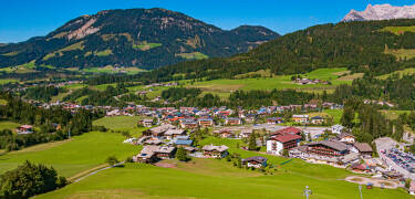 Hotel Schloss Rosenegg ligger i Fieberbrunn i den naturskønne Pillersee-dal i de tyrolske alper.