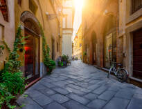 Genießen Sie einen Spaziergang durch die an Historie reichen Gassen, Straßen und Parks in Puccinis  Geburtsstadt,  dem charmanten Lucca.