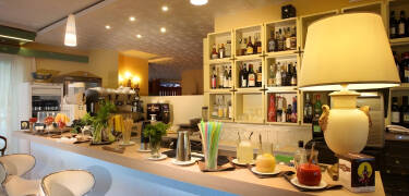 In der gemütlichen Bar/Lounge des Hotels können Sie die Atmosphäre und die Gesellschaft genießen und eine Erfrischung zu sich nehmen.