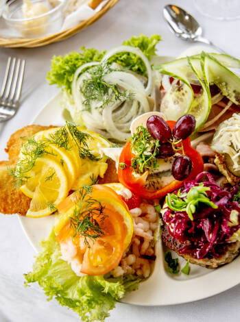 I restauranten serveres det tradisjonelle danske retter.