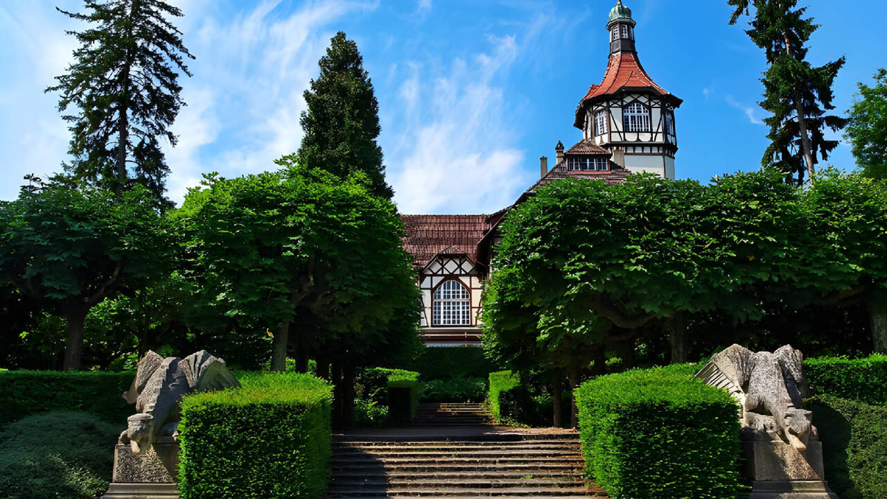 Besøg byen Mulhouse, som kombinerer nutidens med middelalderens miljø på en fin måde.