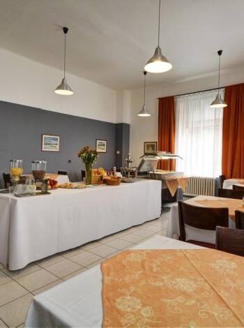 Nach einem langen Tag voller Erlebnisse in Prag können Sie im hoteleigenen Restaurant authentische tschechische Köstlichkeiten und Biere genießen.