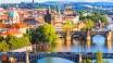 Erleben Sie die romantischen Viertel von Prag, belebte Straßen und viele Sehenswürdigkeiten, wie die idyllische Karlsbrücke, nur 15 Minuten vom Hotel entfernt.