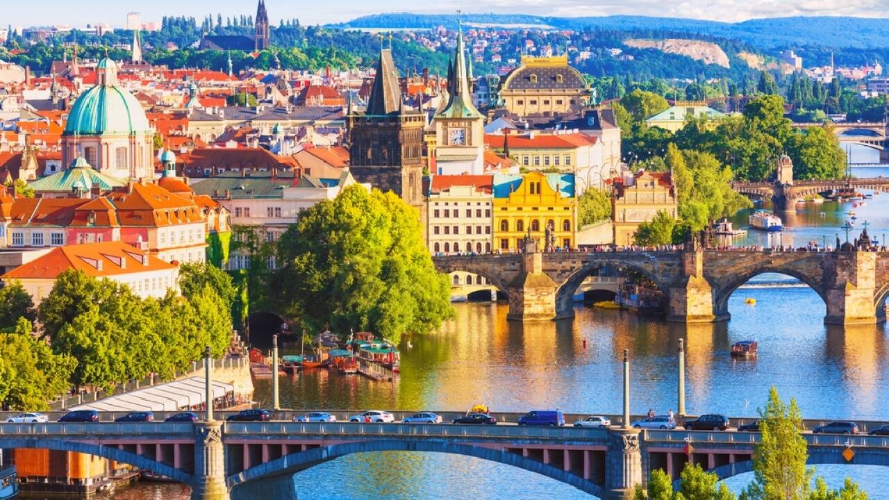 Oplev Prags romantiske kvarterer, livlige gader og mange seværdigheder kun 15 minutter fra hotellet.