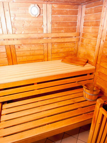 Hotellet har en liten wellnessavdelning med bastu, solarium, finskt ångbad och upplevelsedusch.