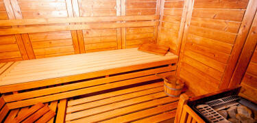 Das Hotel verfügt über einen kleinen Wellnessbereich mit Sauna, Solarium, finnischem Dampfbad und Erlebnisdusche.