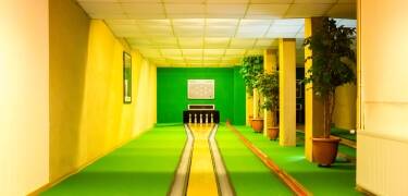 Sport und Spaß erwarten Sie auf der Kegelbahn oder der hoteleigenen Minigolfanlage.