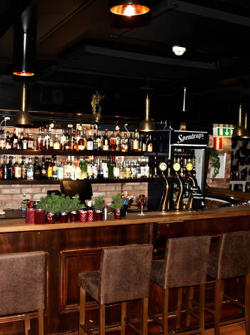Im hoteleigenen Restaurant Stadskällaren, das sich im Souterrain befindet, speisen Sie in gemütlichem Ambiente.