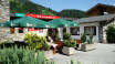 På hotellet serveres god østrigsk mad som enten kan nydes i restauranten eller på den hyggelige terrasse i haven.
