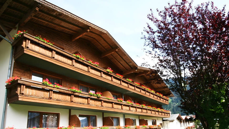 Bo i populære Zillertal, som indbyder til vandreture, smukke naturoplevelser og hyggeligt samvær i de Østrigske alper.