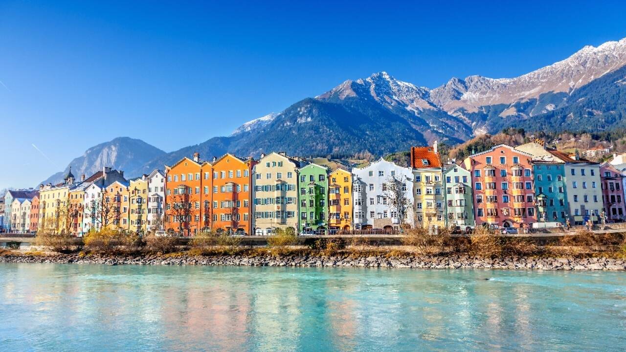 Tag på spændende udflugter og besøg f.eks. den smukke by Innsbruck også kendt som ”alpernes hovedstad”.
