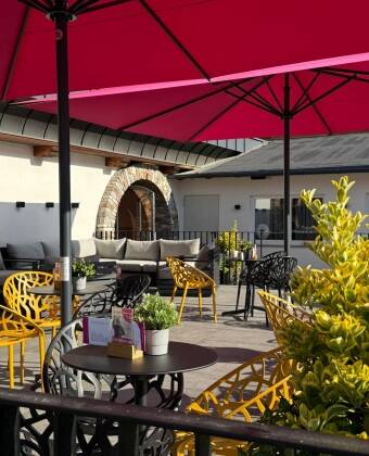 The hotel serves good Austrian food, which can be enjoyed either in the restaurant or on the cosy garden terrace.