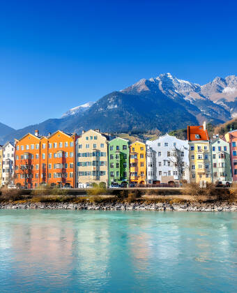 Machen Sie spannende Ausflüge, zum Beispiel in die wunderschöne Stadt Innsbruck, die auch als "Hauptstadt der Alpen" bekannt ist