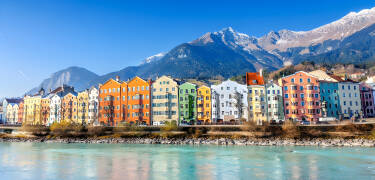Machen Sie spannende Ausflüge, zum Beispiel in die wunderschöne Stadt Innsbruck, die auch als "Hauptstadt der Alpen" bekannt ist