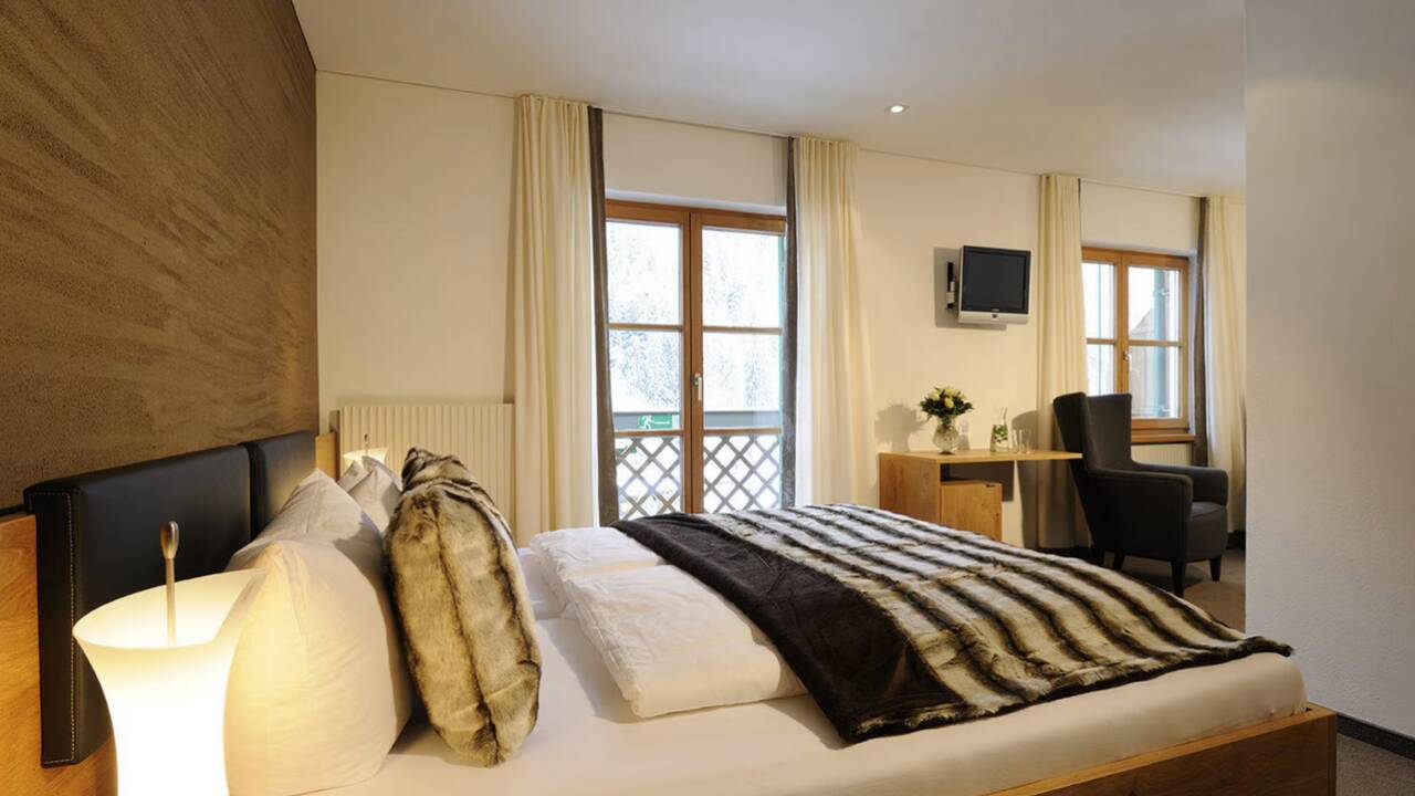 Sie wohnen in neu eröffneten, modernen Zimmern, die nach aktiven Sommertagen für Erholung sorgen.
