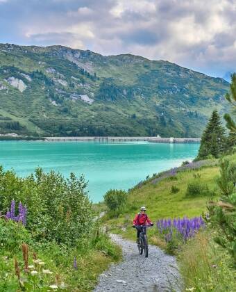 Entdecken Sie das Montafon per Rad oder E-Bike – viele schöne Routen starten direkt am Hotel.