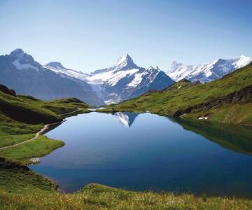Das First Mountain Hotel genießt eine traumhafte Lage in Gaschurn – Wanderwege und Bergbahnen sind bequem erreichbar.