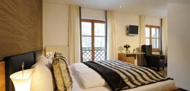 Sie wohnen in neu eröffneten, modernen Zimmern, die nach aktiven Sommertagen für Erholung sorgen.