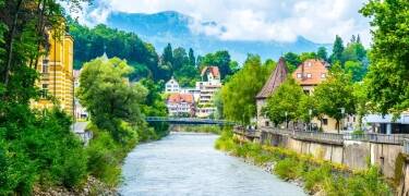 Besuchen Sie die sehenswerte Stadt Feldkirch mit ihrem imposanten Schloss und der liebevoll erhaltenen Altstadt.