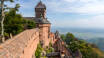 Besuchen Sie das historische Schloss Koenigsbourg in Straßburg, von dem aus Sie eine schöne Aussicht auf die Umgebung haben.