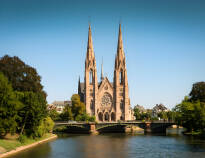 Læg vejen forbi den imponerende katedral i Strasbourg, som er kendt for sit astronomiske ur.