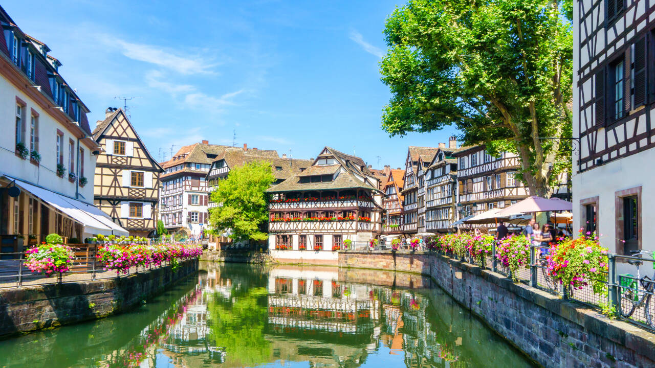 En rundtur på kanalerne i Strasbourg er en spændende oplevelse.