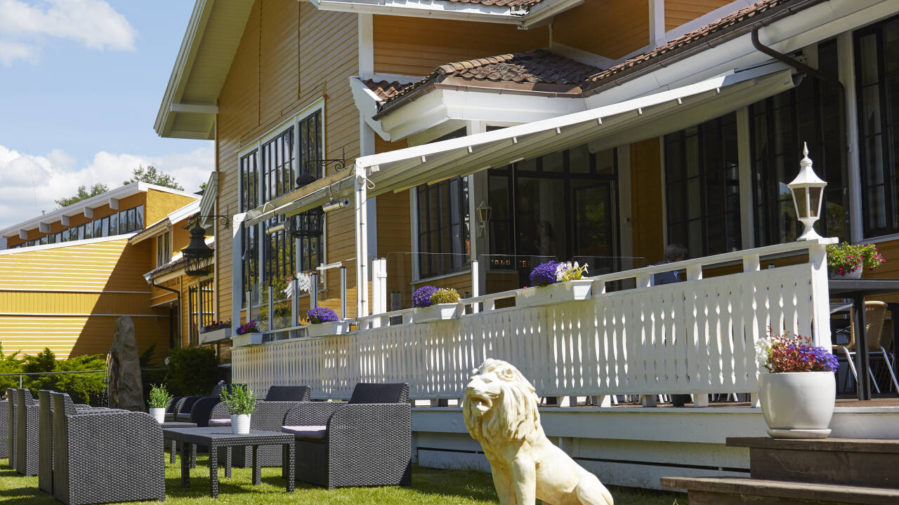 Nyd afslappende stunder i det dejlige vejr på terrassen.