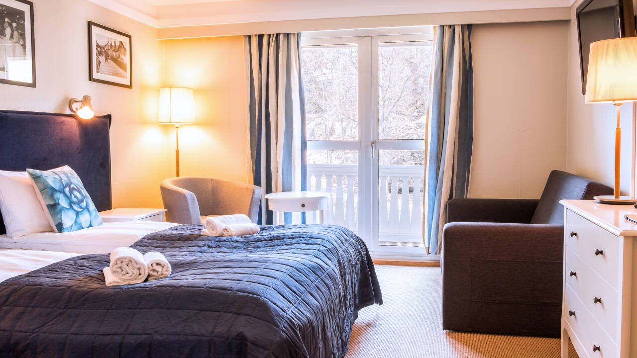 I bor på moderne og elegante værelser, som indbyder til afslapning.