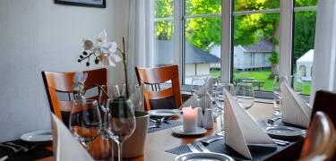 Nyt deilig mat og service på den historiske restauranten Seilkroa.
