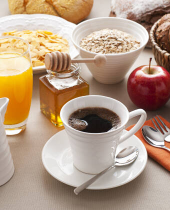 Start dagen med en deilig frokostbuffé, der det også er flere økologiske produkter å velge mellom.