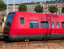 Det er bare 2 minutters gange til toget - og bare 20 minutters togreise til og fra Københavns Hovedbanegård.