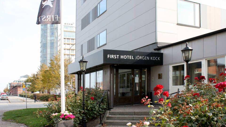 First Hotel Jörgen Kock är beläget mitt i Malmö, endast ett stenkast från centralstationen.