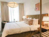Bo bekvämt i fina och härliga rum med sköna sängar.