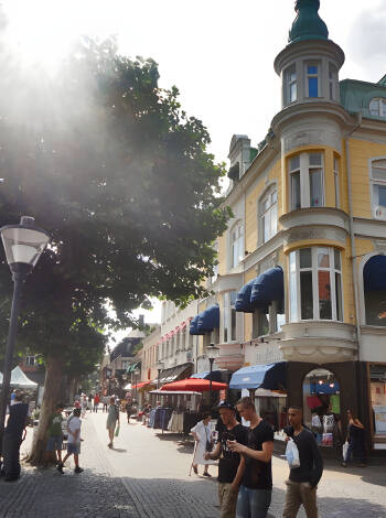 Kristianstad lockar med mysiga gator och kaféer, shopping och trevliga restauranger.