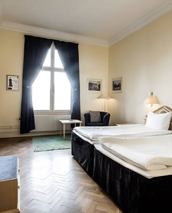 Helle, geräumige Zimmer, in denen Sie sicher gut schlafen können.