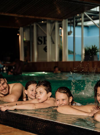 Hotellet spa-avdelning erbjuder swimmingpool, bubbelpool, bastuland, oljeörtbad och solterapi