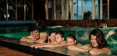 Hotellet spa-avdelning erbjuder swimmingpool, bubbelpool, bastuland, oljeörtbad och solterapi