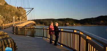 Gå en tur langs den vakre strandpromenaden til Uddevalla sentrum