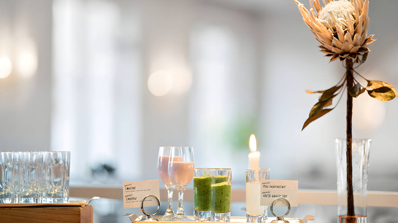 Hver morgen præsenterer hotellet en lækker morgenbuffet, som hævdes at være en af de bedste i Småland.