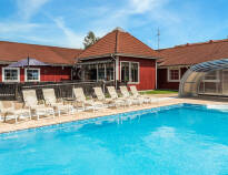 The outdoor pool measures 5x10 metres and is heated to approximately 25 degrees.
