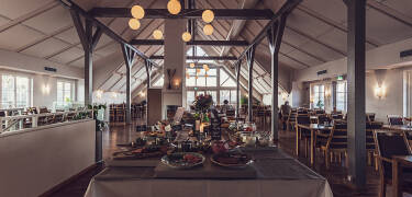 Hotellet har en dejlig restaurant, hvor I kan få god mad direkte fra Smålands forrådskammer.