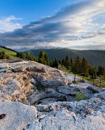 The hotel is set in beautiful mountain scenery, and close to exciting excursion destinations.