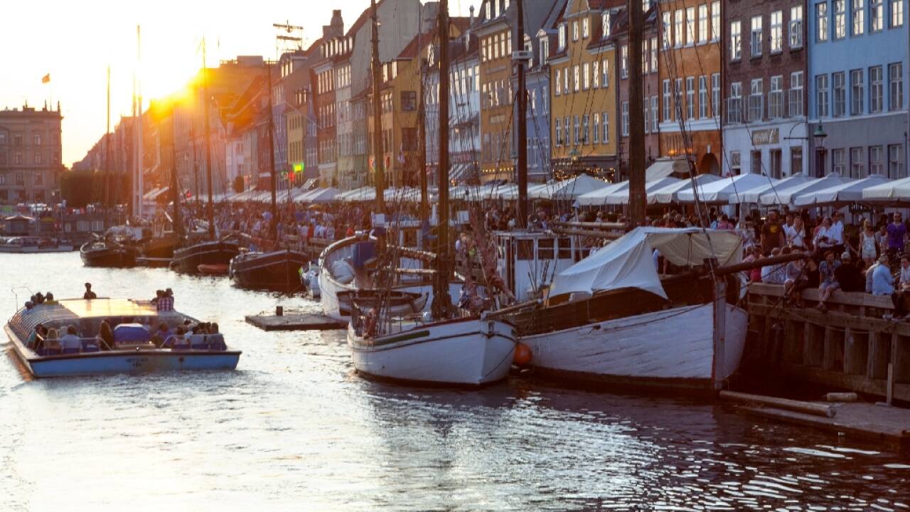 Se de verdensberømte pastelfarvede huse i Nyhavn, hvor der altid er liv.