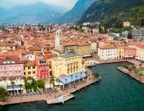 Hotel Portici ligger i det historiske centrum af Riva del Garda nær Gardasøen.