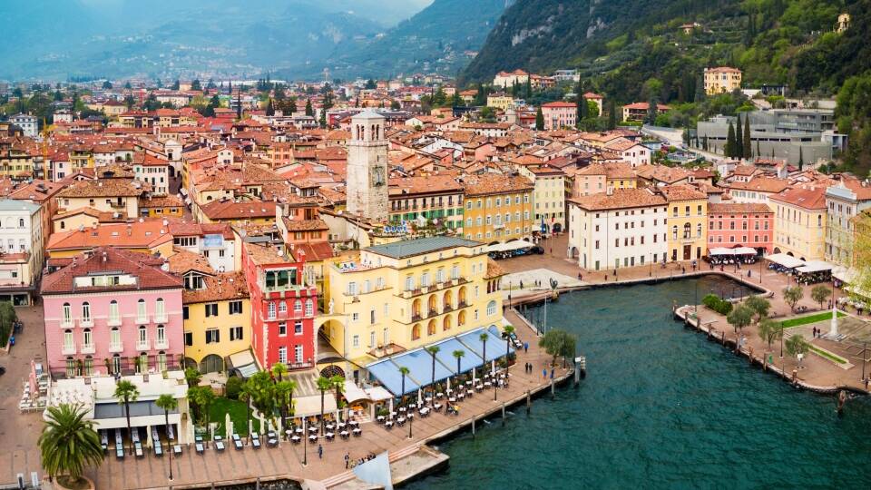 Hotel Portici ligger i det historiske centrum af Riva del Garda nær Gardasøen.