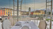 Hotellet har en fantastisk beliggenhed med udsigt til Gardasøen lige ved torvet i Riva del Garda