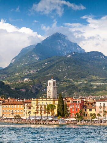 Gå på oppdagelse i den nydelige og sjarmerende havnebyen Riva del Garda.