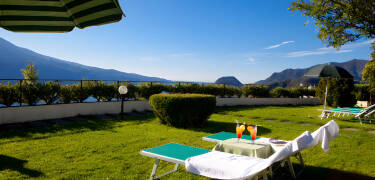 Enjoy a drink in the sun loungers and admire the wonderful landscape. The view is magnificent!