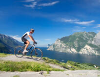 Der er mange cykelmuligheder ved Gardasøen. Nogle veje er mere avancerede og egner sig til erfarne mountainbikere.