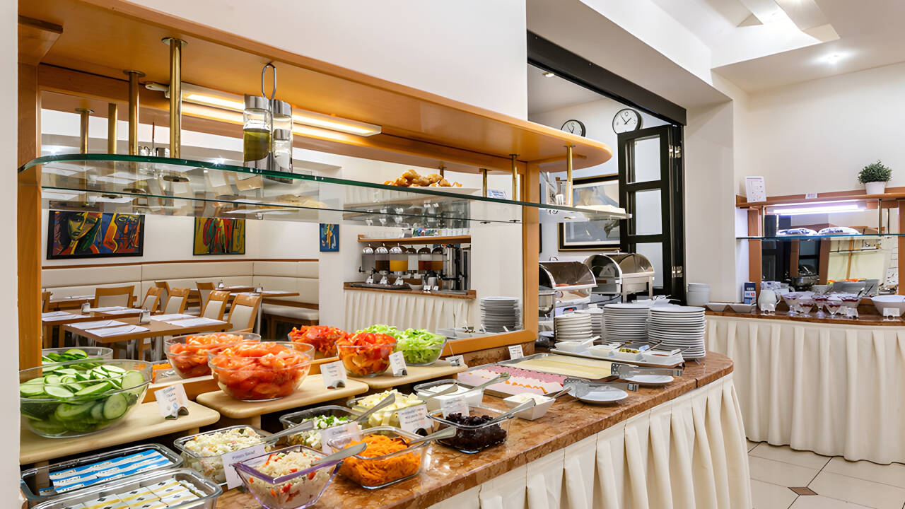 På Hotel Ametyst Prague kan ni starta dagarna med en god frukostbuffé.